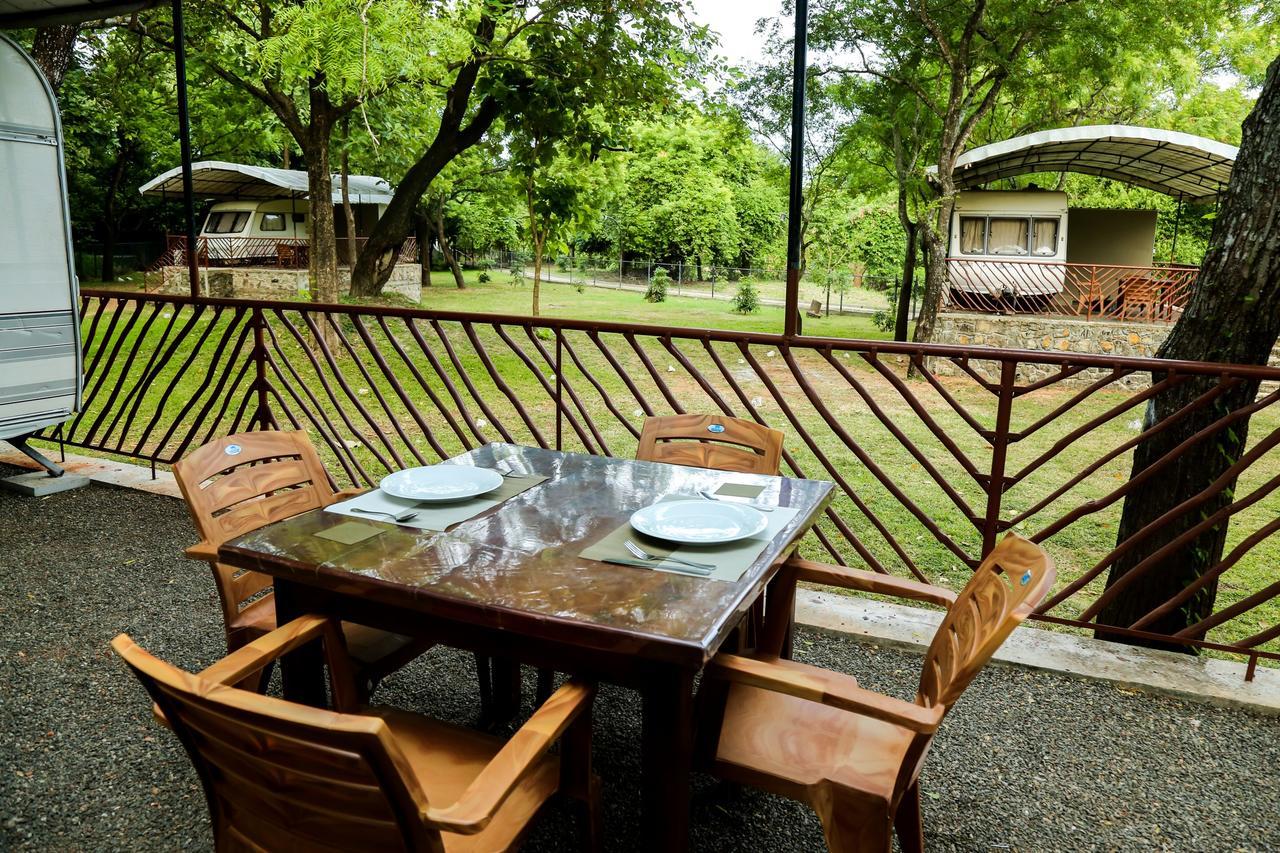 Malwathu Oya Caravan Park Bed and Breakfast Anuradhapura Zewnętrze zdjęcie